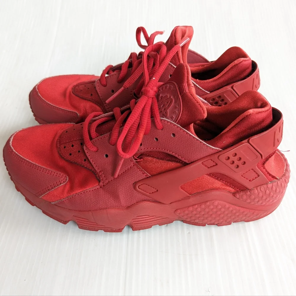 NIKE Air Huarache Run Triple Red Sneakers Size 8.5 Men's